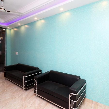 Oyo 25130 Hotel Royal Inn Нью-Дели Экстерьер фото