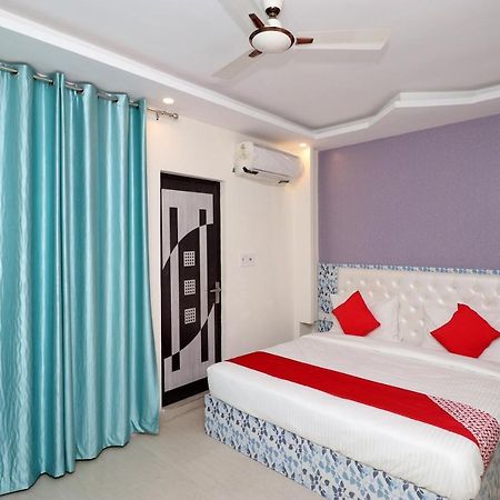 Oyo 25130 Hotel Royal Inn Нью-Дели Экстерьер фото