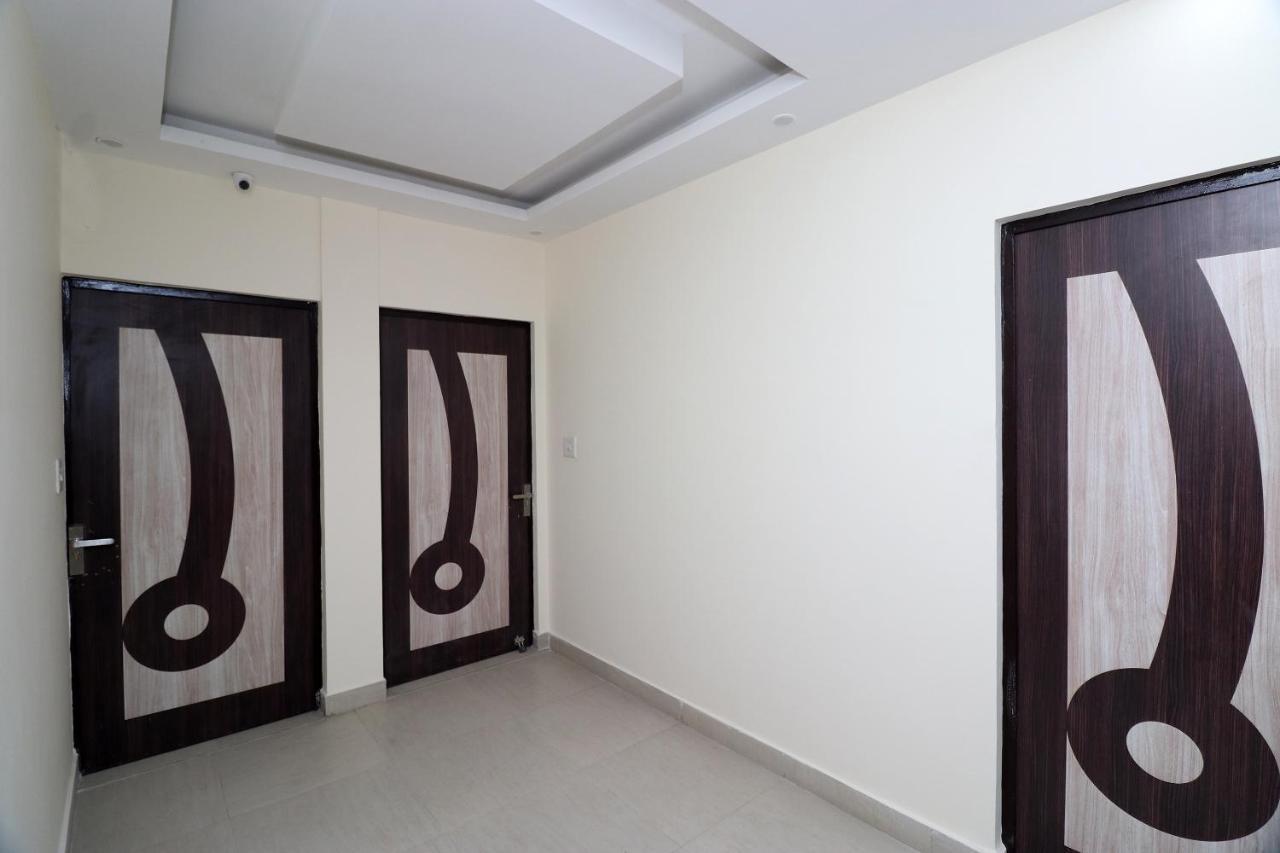 Oyo 25130 Hotel Royal Inn Нью-Дели Экстерьер фото